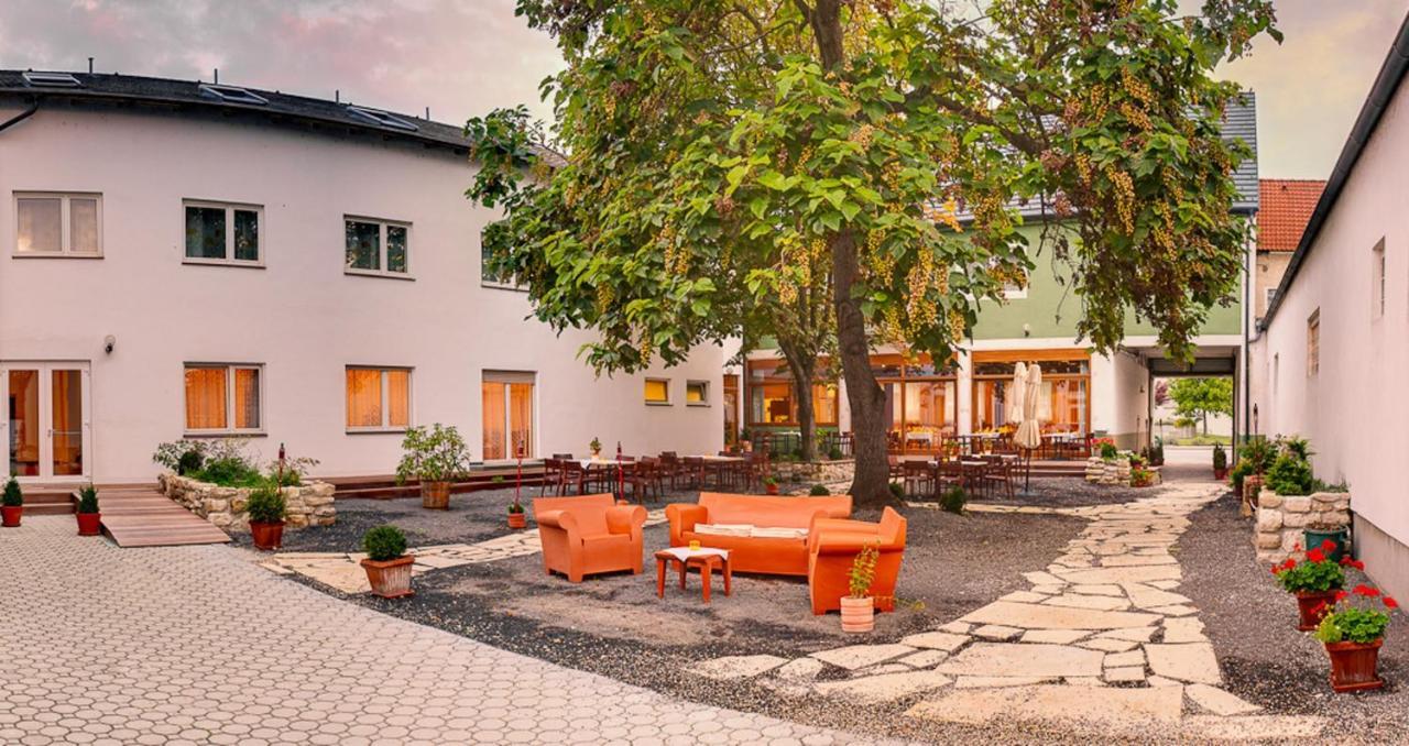 Hotel Post Illmitz Esterno foto